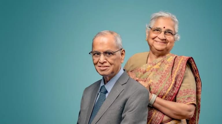 आम्ही मागासवर्गीय नाहीत, जातीय जनगणेत सहभागी होण्यास सुधा मूर्ती आणि नारायण मूर्तींचा नकार Mumbai Tak