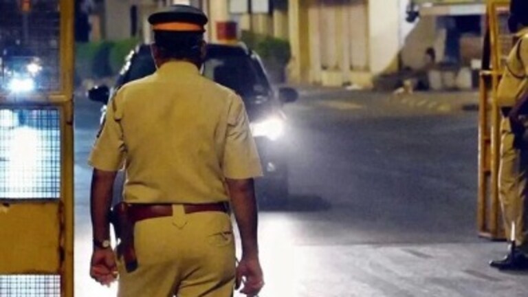 48 वर्षांपूर्वी मुंबईमध्ये महिलेवर चाकूने केला हल्ला, आरोपी कोकणात लपून बसला, पोलिसांनी 71 व्या वर्षी केलं अटक mumbai crime