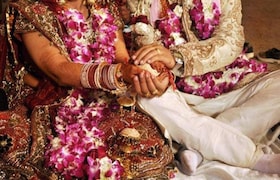 सासऱ्यांनी दोन सुनांना घरी आणलं.... पण, तिसऱ्या दिवशीच अचानक गायब झाल्या अन् एका वर्षांनंतर... धक्कादायक खुलासा  तिसऱ्या दिवशीच अचानक गायब झाल्या अन्...