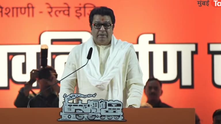 राज ठाकरेंकडून पुन्हा 'लाव रे तो व्हिडीओ', पीएम मोदी अन् शिंदेंच्या आमदारांचे व्हिडीओ दाखवले, निवडणूक आयोगाला घेरलं Mumbai Tak