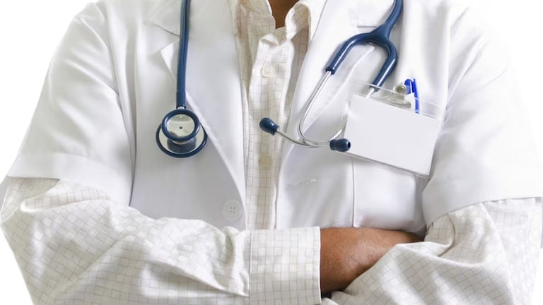 MBBS डॉक्टरचा संशयास्पद पद्धतीने मृत्यू! होणाऱ्या बायकोसोबत हॉटेलमध्ये थांबला अन्... पोलिसांचा तपास सुरू MBBS डॉक्टरचा संशयास्पद पद्धतीने मृत्यू!