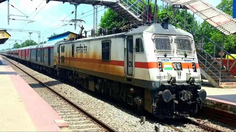 Govt Job: रेल्वेत 5800 हून अधिक पदांसाठी मोठी भरती! आजपासून अर्जाची प्रक्रिया सूरू... काय आहे पात्रता? रेल्वेत 5800 हून अधिक मोठी भरती!