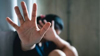 त्वचारोग तज्ज्ञ डॉक्टरने उपचारासाठी तरुणीला कपडे काढायला सांगितले, अन् केलं संतापजनक कृत्य  Mumbai Tak