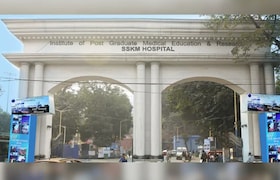सरकारी रुग्णालयातील शौचालयात 15 वर्षीय मुलीवर लैंगिक अत्याचार, आरोपीवर पोक्सो अंतर्गत गुन्हा दाखल sexually assault