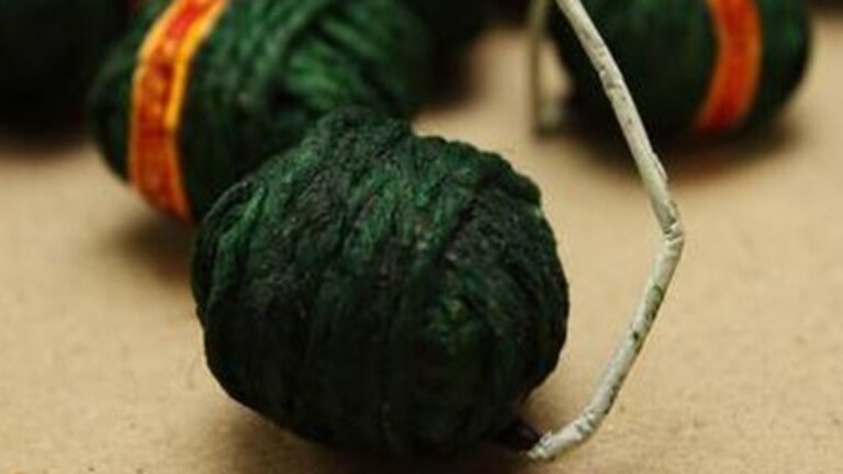 तरुणाला मस्ती नडली! तोंडात तब्बल 7 सुतळी बॉम्ब फोडले, तरुणाच्या जबड्याला गंभीर इजा viral news