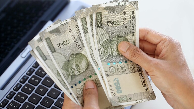 Personal Finance: वरकमाई, Saving नाही.. तरी 30 हजार पगारात जमवा लाखो रुपये! Mumbai Tak