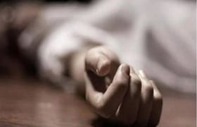 मेन रोडवर बराच वेळ ऑटोरिक्षा उभी असल्याने स्थानिकांना संशय! आत डोकावून पाहिलं तर महिलेचा मृतदेह...  आत डोकावून पाहिलं तर महिलेचा मृतदेह...