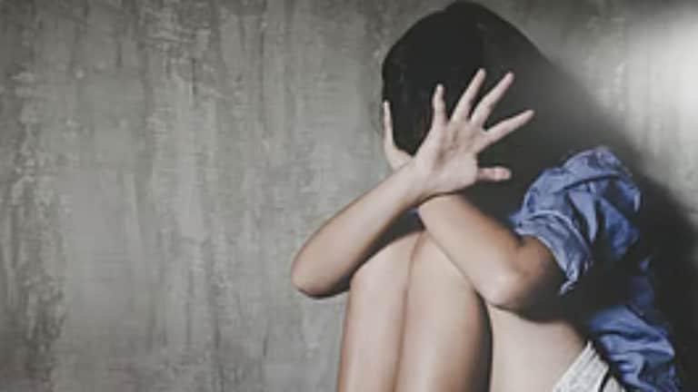 नागपूर हादरलं! नराधमांनी 13 वर्षीय मुलीला OYO हॉटेलवर नेत लैंगिक शोषण केलं, नंतर व्हिडिओ रेकॉर्ड करत...  Nagpur Crime