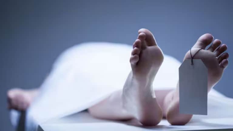 मृतदेहांची अदलाबदल पोलिसांमुळे? खारगरमधील आत्महत्या केलेल्या तरुणाच्या मृतदेहावर भलत्याच कुटुंबाकडून अंत्यसंस्कार Mumbai Tak