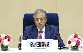 निवडणूक आयोगाची मोठी घोषणा, 12 राज्यांमध्ये सुरू होणार  SIR चा दुसरा टप्पा.. महाराष्ट्राबाबत काय ठरलं? election commissions big announcement second phase of sir to start in 12 states