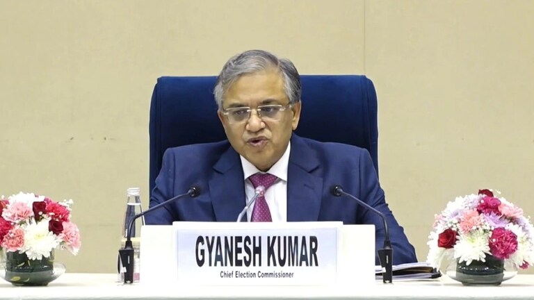 निवडणूक आयोगाची मोठी घोषणा, 12 राज्यांमध्ये सुरू होणार SIR चा दुसरा टप्पा.. महाराष्ट्राबाबत काय ठरलं? election commissions big announcement second phase of sir to start in 12 states