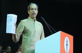 'दोन उद्योगपतींची मुंबईवर नजर, अमित शाह 'अॅनाकोंडा'! उद्धव ठाकरेंचा मोदी-शाहांवर घणाघाती हल्ला 2 businessmen eye on mumbai amit shah anaconda uddhav thackeray launches a scathing attack on pm modi hm shah