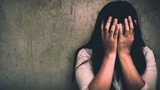 सैन्यात लेफ्टनंट असल्याचं सांगत महिला डॉक्टरवर बलात्कार, आरोपी निघाला डिलिव्हरी बॉय  Mumbai Tak