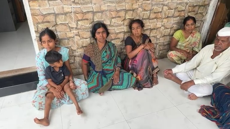 ऑनलाइन गेमचा नाद नडला, 32 वर्षीय तरुणाने बायको-पोरांचाही विचार न करता थेट... 32 year old youth ends his life due to online game addiction debt depression