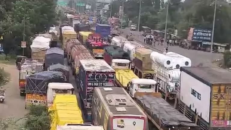 शेतकऱ्यांच्या मागणीसाठी महामार्ग रोखले, आंदोलकांकडून भारत बंदचा इशारा, नेमक्या काय आहेत मागण्या? Bacchu kadu protest