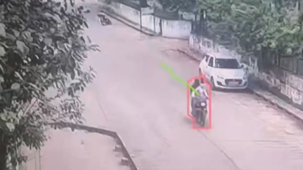 भाजपच्या बुथ प्रमुखाची गोळ्या झाडून हत्या, आरोपीच्या वडिलांची गळफास घेऊन आत्महत्या, आईने विष घेतलं 