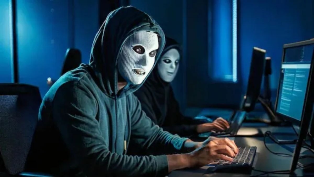 रिटायर्ड ऑफिसरकडून तब्बल 71 लाख रुपये लुबाडले! 