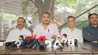 बनावट आधार कार्ड प्रकरणी रोहित पवारांवर गुन्हा दाखल, पहिली प्रतिक्रिया देताना संतापले, म्हणाले...  Mumbai Tak