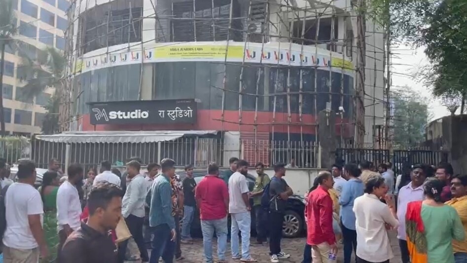 horrific incident that shook mumbai 15 to 20 children held hostage in a studio powai area panic outside the acting studio