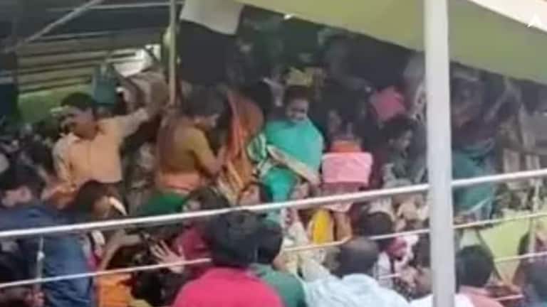 एकादशी निमित्ताने आंध्र प्रदेशातील व्यंकटेश्वर मंदिरात मोठी गर्दी, चेंगराचेंगरी होऊन 10 भाविकांचा दुर्दैवी मृत्यू Andhra Pradesh stampede