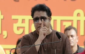 'येत्या निवडणुकीत दिसल्यास फोडून काढा', लाखो दुबार मतदारांचे थेट पुरावे.. राज ठाकरेंनी दिला आदेश! Raj Thackeray showed evidence satyacha morcha Lakhs of double voters in 11 Lok Sabha constituencies 4.5 thousand in Malabar Hill marathi news