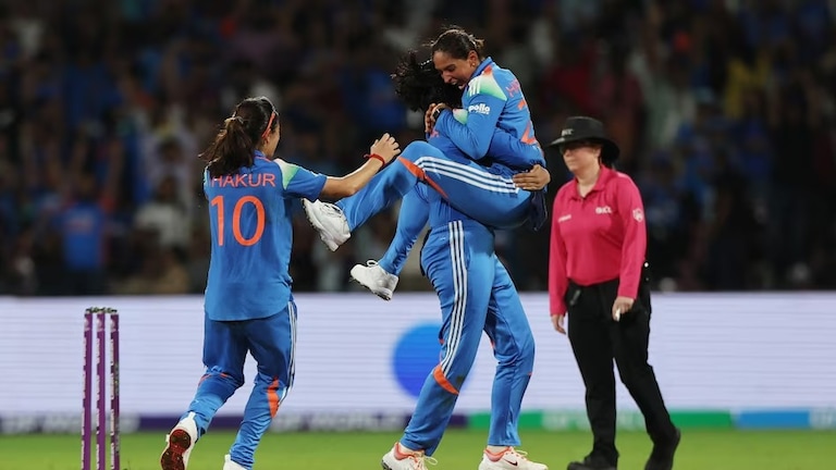 ICC Women 2025 world cup: पोरींनी जग जिंकलं! भारताच्या महिलांनी रचला इतिहास, पटकावला पहिलावहिला विश्वचषक! india vs south africa live score women world cup 2025 final indian women team win first ever world cup