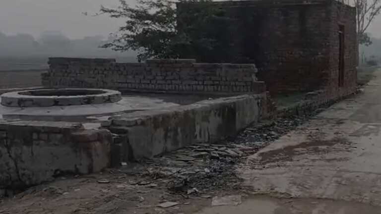 10 वर्षाची चिमुकली विहिरीवर धुवत होती कपडे, दोघांनी तिला इमारतीत उचलून नेलं , नंतर तोंडात बोळा कोंबून आळीपाळीने... a 10-year-old girl sexually gang-raped