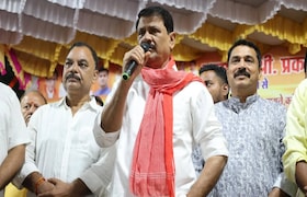 'मराठी माझी आई आणि उत्तर भारत माझी मावशी, आई मेली तरी चालेल पण...', शिंदेंच्या मराठी आमदारने उडवली खळबळ eknath shinde shiv sena mla prakash surve made a very serious statement regarding marathi and north indian languages bmc election