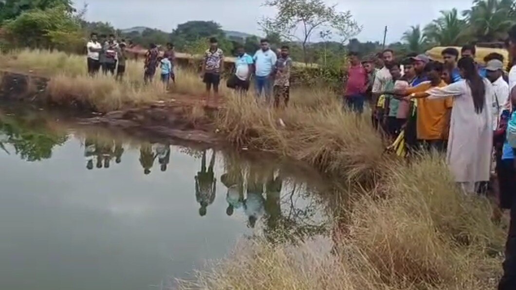 went to malvan from mumbai to enjoy a vacation 5 people drowned at same time in a mine water 1 girl died
