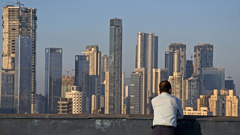 Personal Finance: अपूर्ण इमारत की सुवर्णसंधी? बांधकाम सुरू असलेल्या बिल्डिंगमध्ये फ्लॅट घेण्याचे फायदे आणि तोटे Mumbai Tak