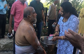 पुण्याची गोष्ट: 'शंकर महाराज अंगात येतात...' बाईने 14 कोटी उकळले, पुण्यातील चक्रावून टाकणारी कहाणी pune family cheated of rs 14 crore by pretending to be shankar maharaj