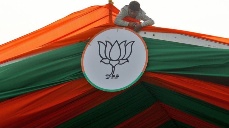 पोरीसाठी बापाने भाजपला सोडलं, महाराष्ट्रातील ‘या’ नेत्याचा राजीनामा प्रचंड चर्चेत! Mumbai Tak