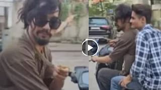 तरुणाच्या गळ्यात जिवंत साप, गाडीवर जाताना करु लागला किस, व्हिडिओ तुफान व्हायरल Mumbai Tak