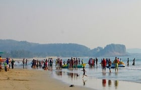 रायगड हादरलं! शिक्षक आणि विद्यार्थी काशीद बीचवर सहलीला आले, समुद्राच्या पाण्यात दोघांचाही बुडून मृत्यू raigad news