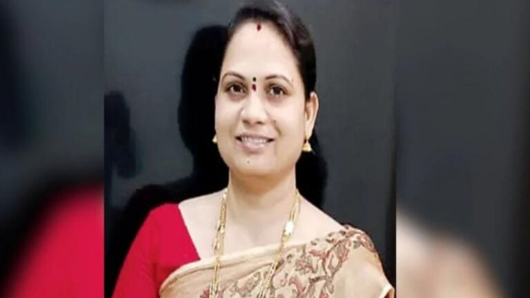 पत्नीचं बाहेर प्रेमप्रकरण सुरु असल्याचा पतीला संशय, क्रिकेटच्या बॅटनेच केला प्राणघातक हल्ला, महिलेला जागेवरच केलं ठार hyderabad crime