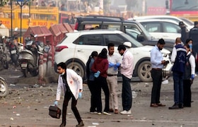 फरीदाबादमध्ये छापे अन् डॉ. उमर मोहम्मद भीतीने कापू लागला, जागेवर नवा कट रचला, तपासात मोठी माहिती समोर Delhi Car blast