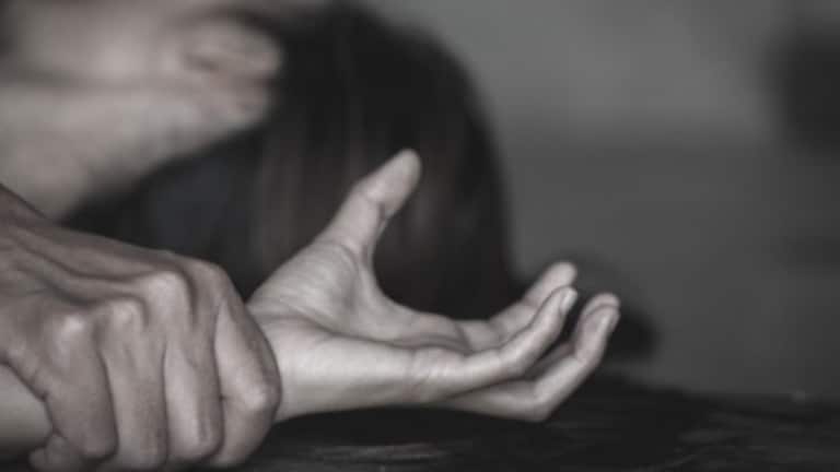 बोरिवलीतील सुधीर फडके पुलाखाली नराधमानं महिलेला ओढून नेलं, नंतर तिचं लैंगिक शोषण करत... चीड आणणारा प्रकार sexual assault