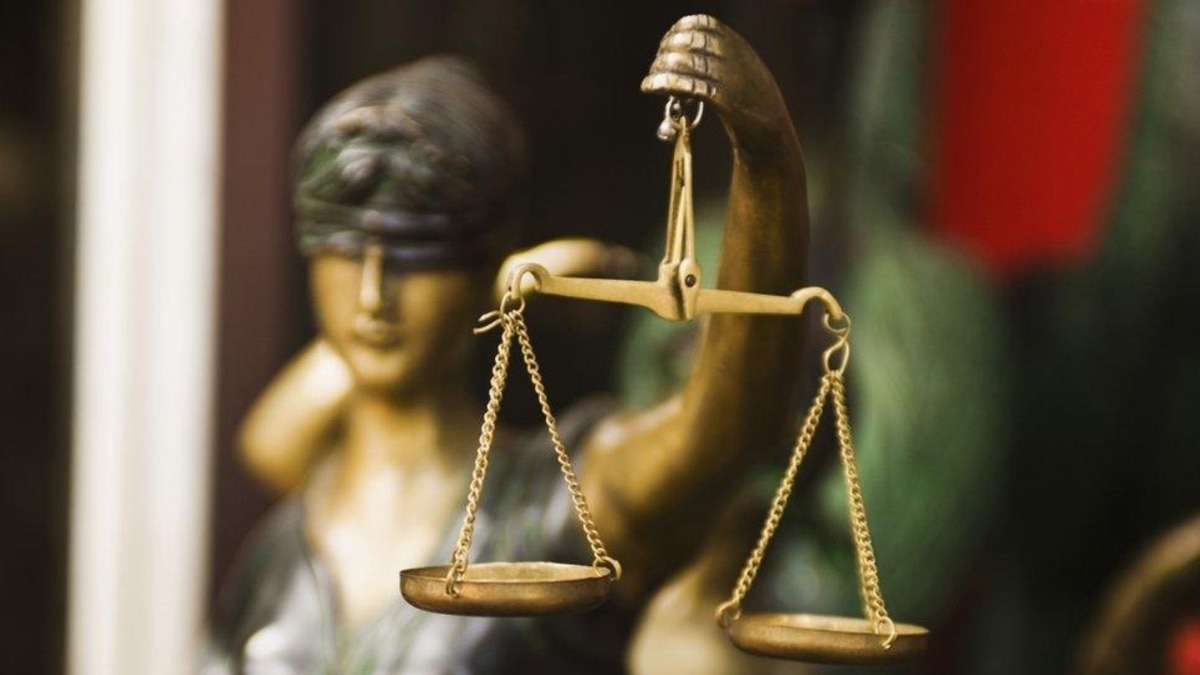 Mazgaon court Mumbai Judge agrees to accept bribe of Rs 15 lakh