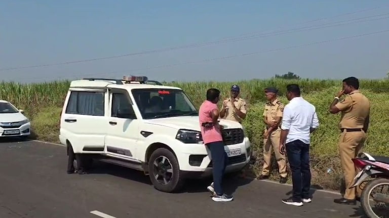 पुण्यात खळबळ! इंदापुरात आढळला पुरुषाच्या पायाचा गुडघ्यापासून तोडलेला भाग... पोलीसही चक्रावले पुरुषाच्या पायाचा तोडलेल्या अवस्थेतील भाग....