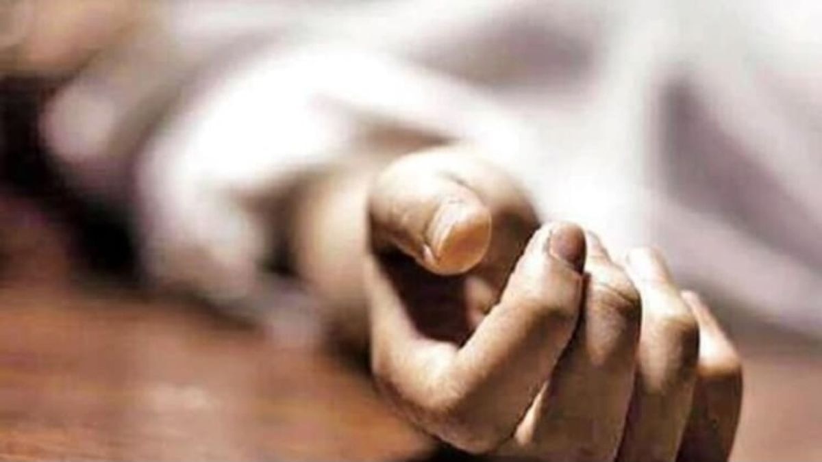 पत्नीवर अनैतिक संबंधाचा संशय! दारूच्या नशेत घरी आला अन् पत्नीची निर्घृण हत्या... नंतर, मृतदेह नाल्यात फेकला 