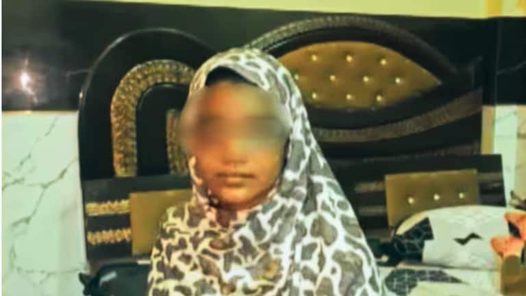 डान्सबारमध्ये काम करणाऱ्या तरुणीसोबत त्याचा विवाह, पत्नीवर लक्ष ठेवायला घरात बसवले सीसीटीव्ही, पोलिसही चक्रावले Mumbai Tak