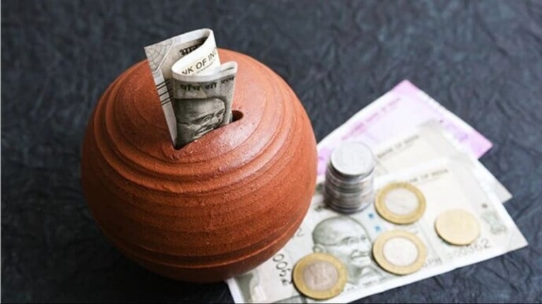 Personal Finance: 5 आर्थिक मंत्र ठेवा लक्षात, नवं वर्ष जाईल सोन्यासारखं! Mumbai Tak