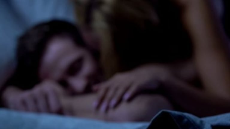 पैशांसाठी पुरुषांसोबत झोप.... नवऱ्याची बायकोकडे अजब मागणी, लेकासह पत्नीनं कट रचत... crime news