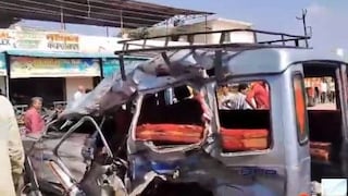 मोठी बातमी : नळदुर्गकडे निघालेल्या भक्तांच्या क्रूझरचा टायर फुटल्याने भीषण अपघात, 5 जणांचा मृत्यू Mumbai Tak