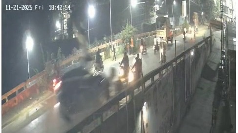 Four people were killed and four others were injured in a horrific accident on the flyover in Ambernath. Shiv Sena candidate Kiran Choubey narrowly escaped the accident.