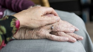 मुंबई: 76 वर्षीय आईला बेन स्ट्रोक, डॉक्टरांकडे नेलं, पण बिलाची रक्कम ऐकून नंतर रुग्णालयाकडे फिरकलाच नाही, शेवटी... Mumbai Tak