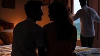 महिलेचं बाहेर प्रेमप्रकरण, प्रियकराने घरात घुसून तिच्यासमोर नवऱ्याचा केला खून, हादरवून टाकणारं कांड... Mumbai Tak