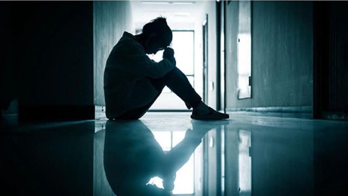 परीक्षेत कमी मार्क्स मिळाल्याने आई-वडील ओरडले, नैराश्यातून 10 वीच्या विद्यार्थिनीची इमारतीवरून उडी घेत आत्महत्या... 