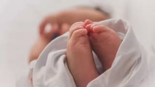 तीन मुली झाल्यानंतर मुलाची अपेक्षा, पण चौथीही मुलगीच झाली; आईने तीन दिवसांच्या बाळाला गळा दाबून संपवलं Mumbai Tak