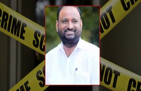 शरद पवार गटाच्या नेत्यावर सत्तूरसह तलवारीने केले वार, गाडीवर दगडफेक करत केली तोडफोड, प्रकृती चिंताजनक Sharad Pawar Camp leader Attack